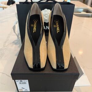 Chanel Pumps Suede Kidskin & Patent Calfskin Beige & Black 39